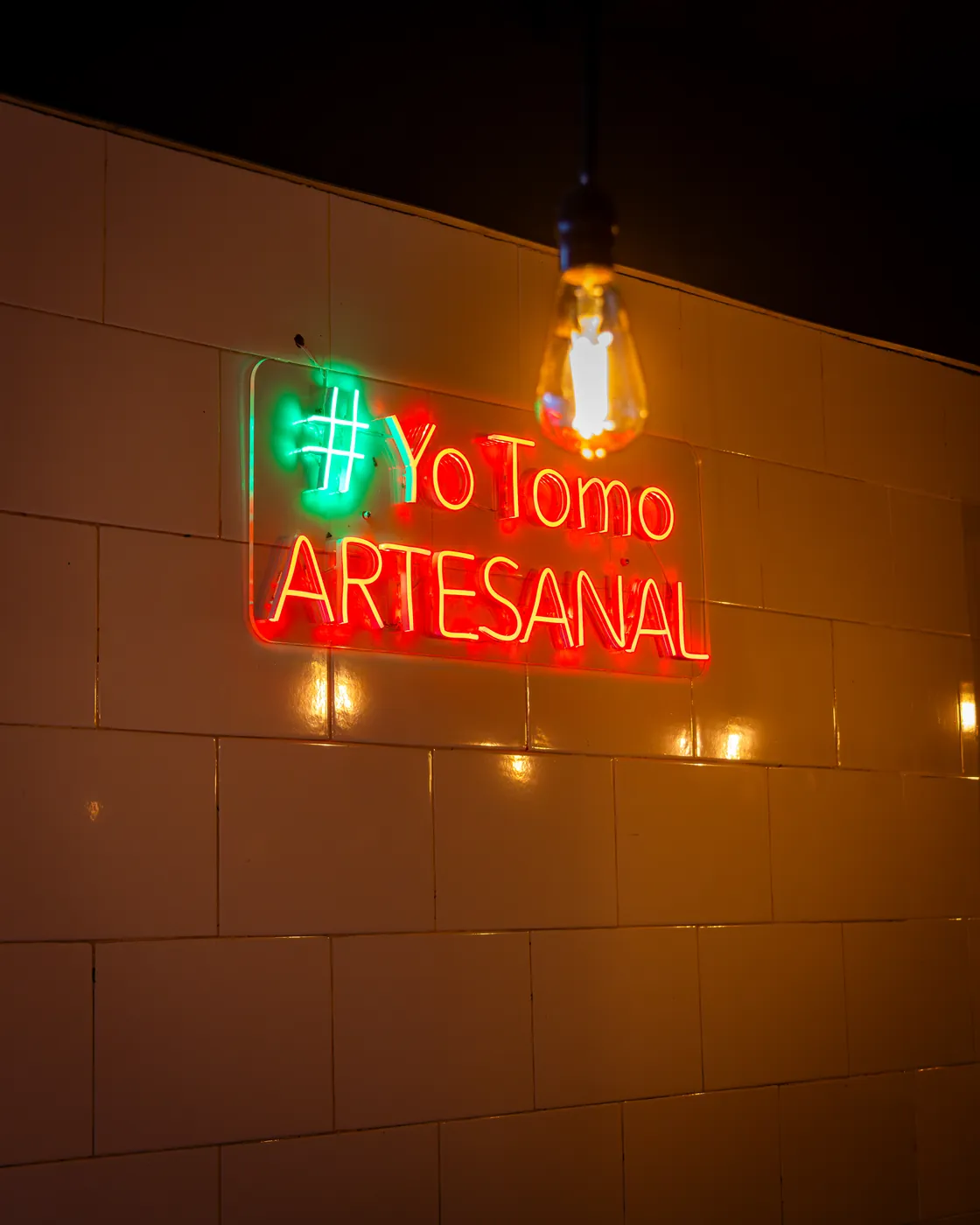 Letrero de neón Yo Tomo Artesanal